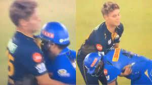 Spencer Johnson stops Rohit Sharma from falling down after on-pitch collision