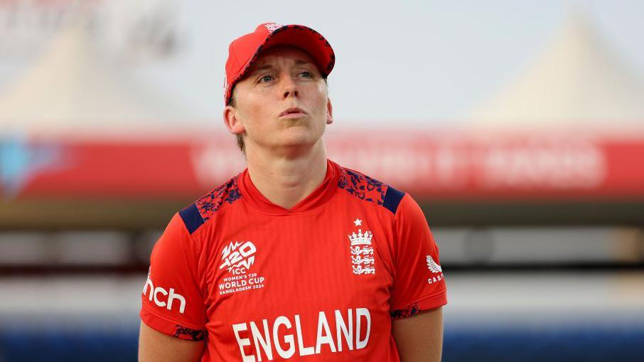 Scholfield out of England T20 squad with injury