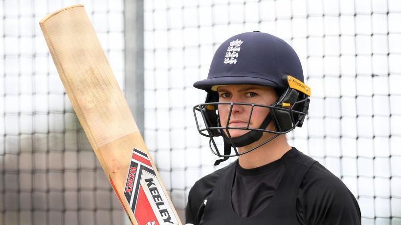 Scholfield out of England T20 squad with injury