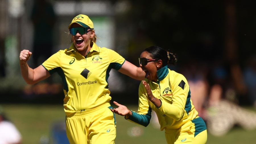 Australia Defeats England by 21 Runs in Second Women's Ashes ODI at Junction Oval