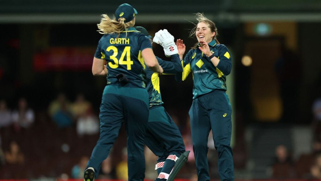 Australia Retain Women's Ashes as England Fall Short in First T20 at Sydney Cricket Ground